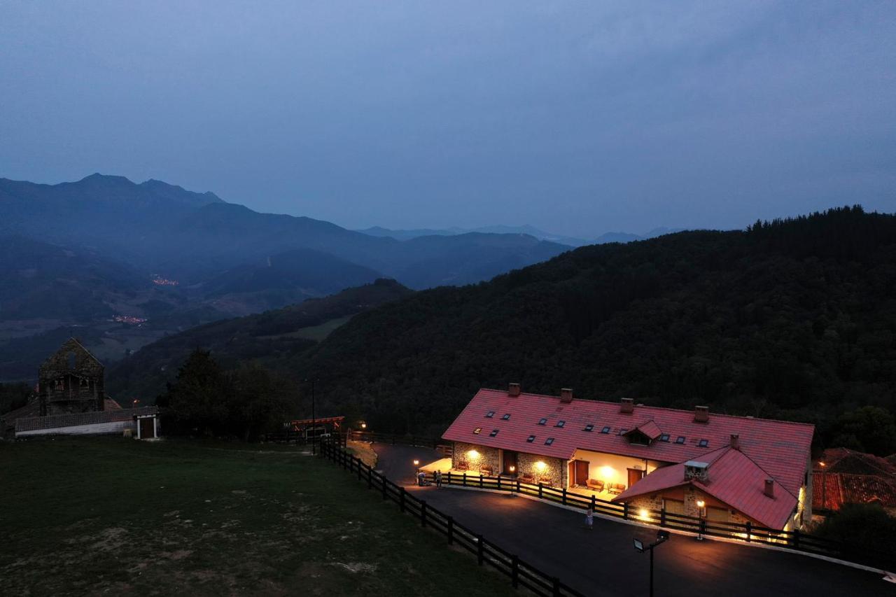 Apartamentos Los Picos De Europa Colio Exterior photo