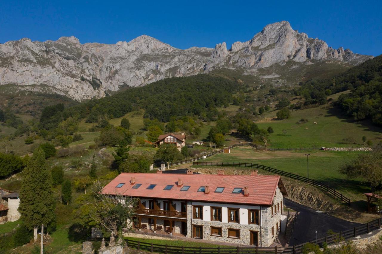 Apartamentos Los Picos De Europa Colio Exterior photo