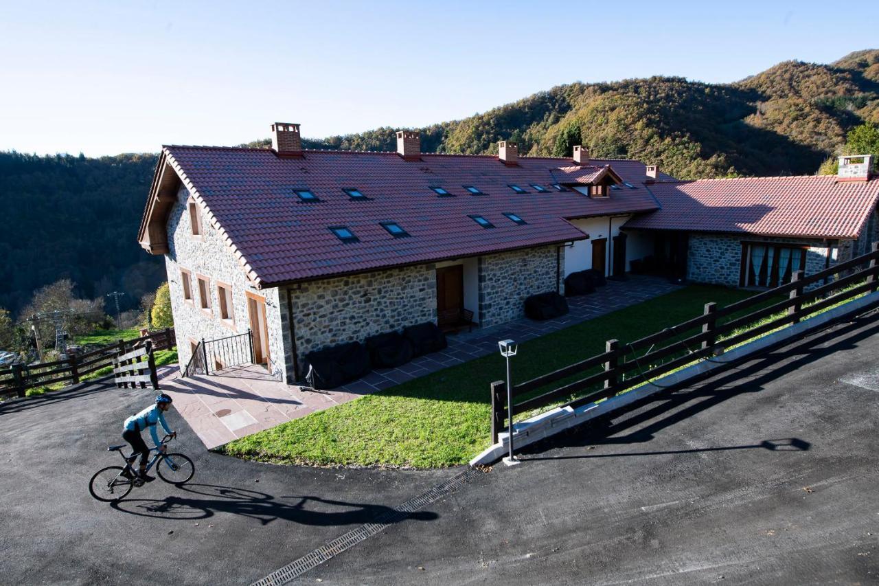 Apartamentos Los Picos De Europa Colio Exterior photo