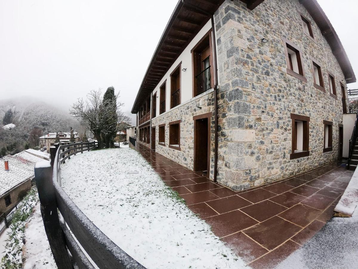 Apartamentos Los Picos De Europa Colio Exterior photo